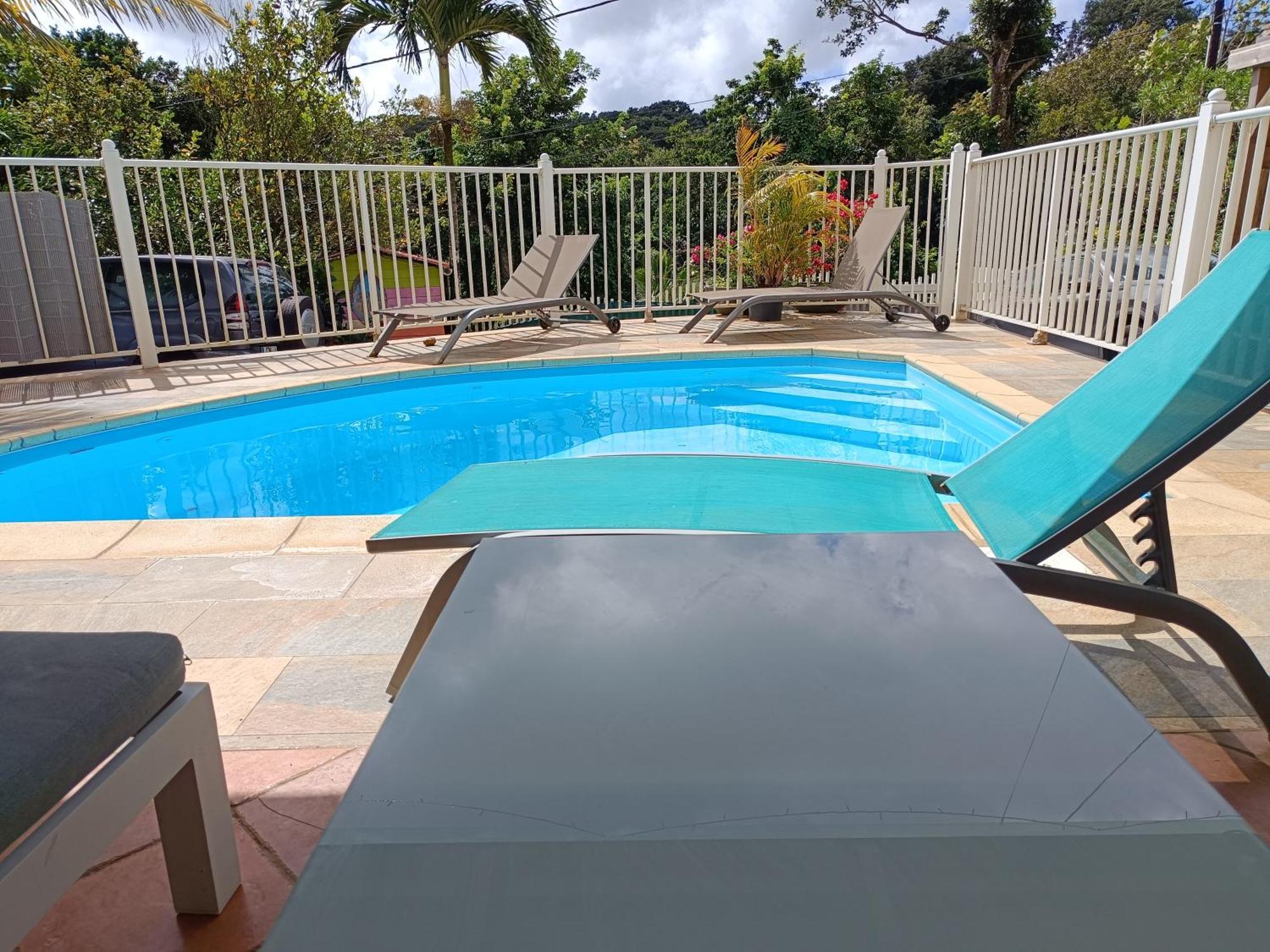 Douceur Des Hauteurs Bas De Villa, Piscine Privee Sainte-Luce Exteriér fotografie